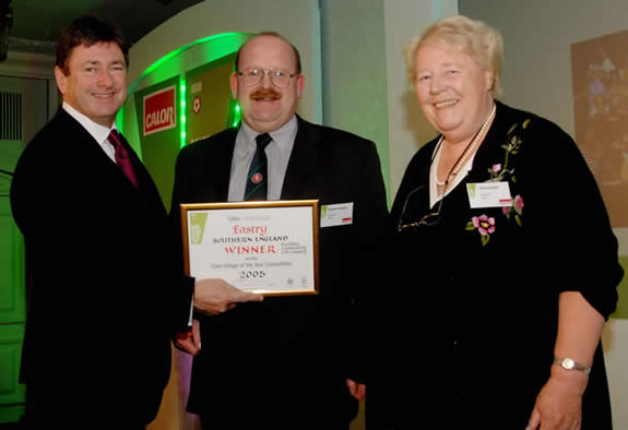 2005 winners Eastry receive certificate from Alan Titchmarsh